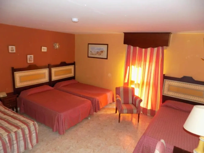 Standard Triple room