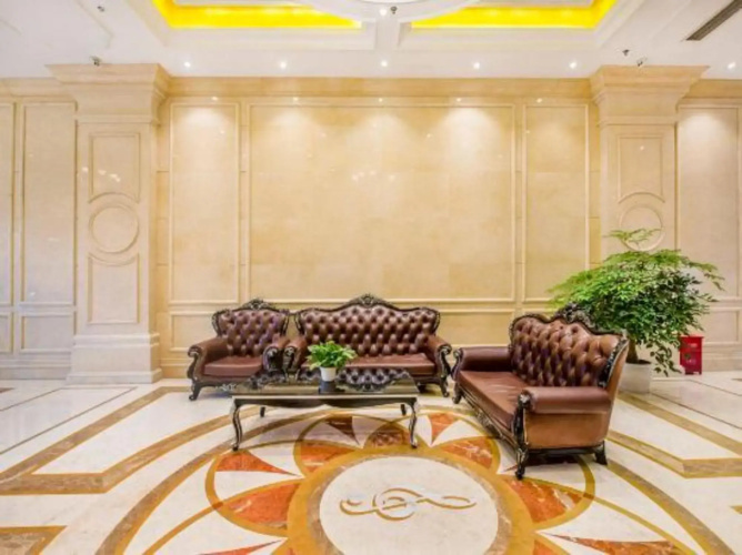 Vienna Hotel (Chongzhou High Speed Railway Station)