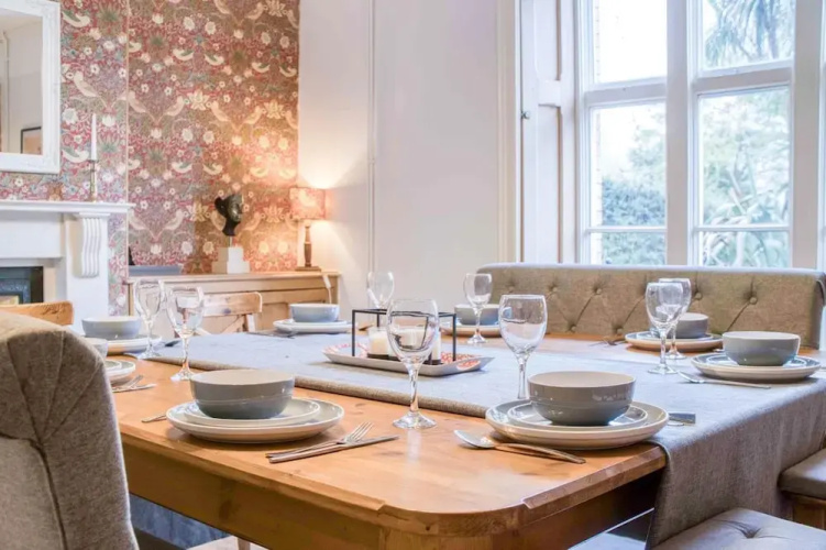 The Old Rectory - 5 Bedroom Holiday Home - Llanedi