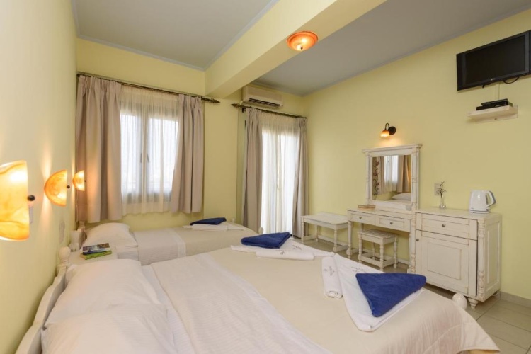 Standard Triple room