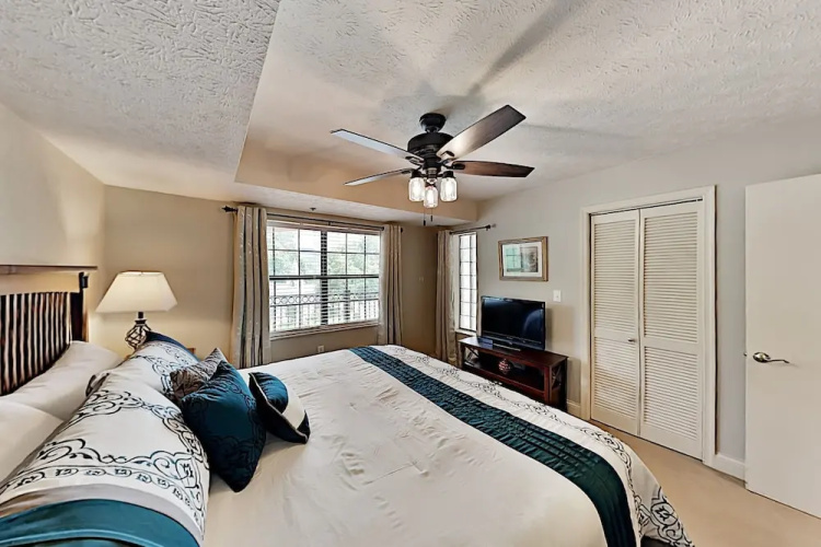 210roarh 2 Bedroom Condo