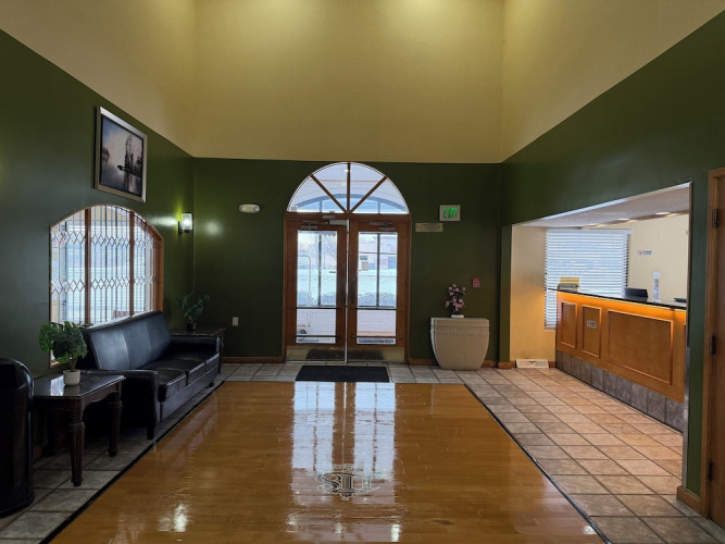 Lafayette Inn & Suites