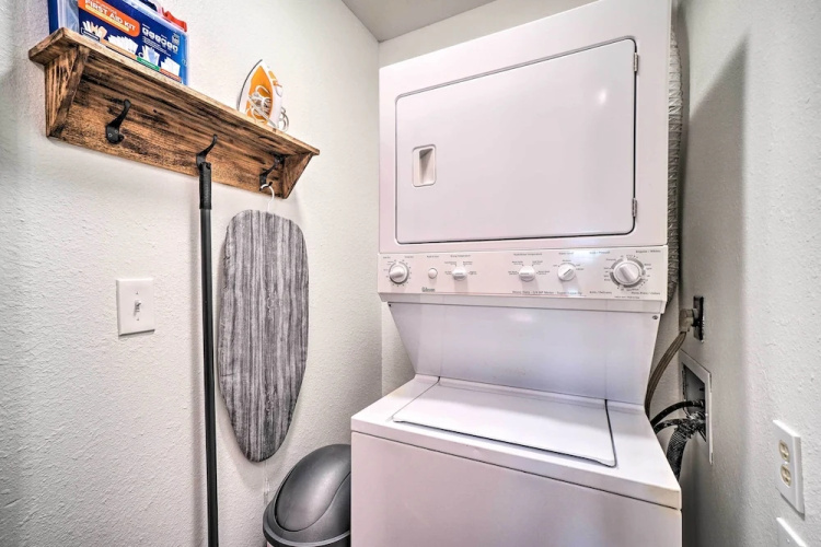 Unwind Fireside! Condo 1 Mi to Silver Dollar City