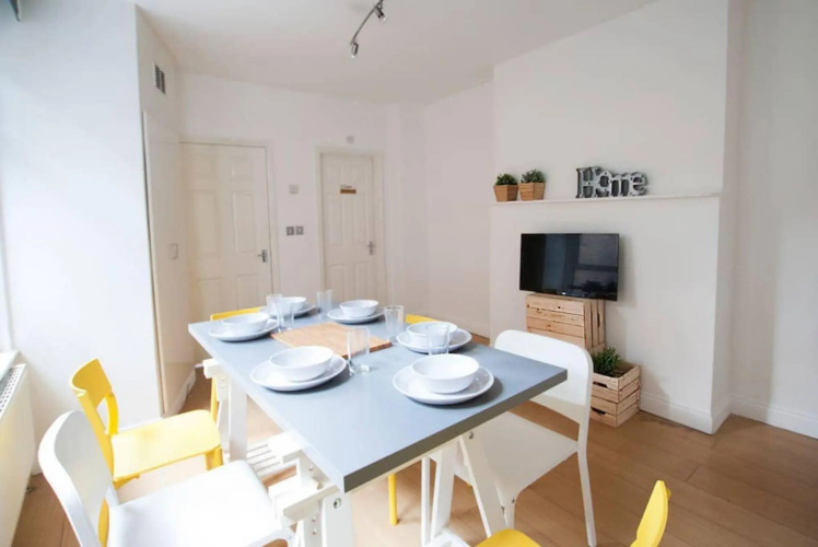 Wimbledon South by Allo Housing