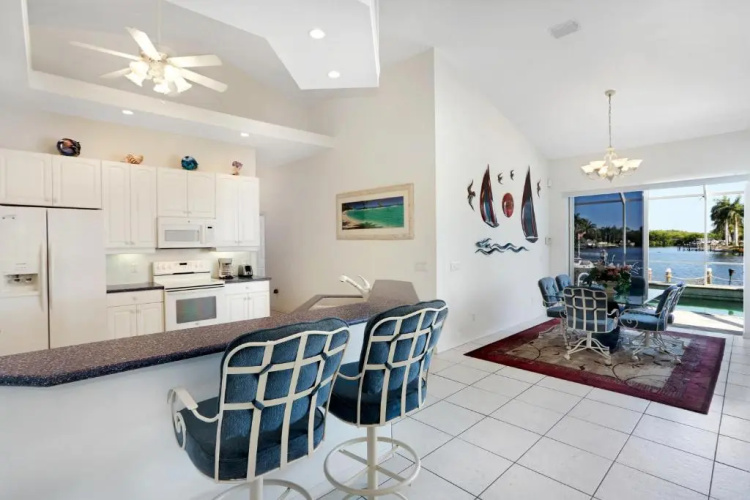 Villa Dolphin