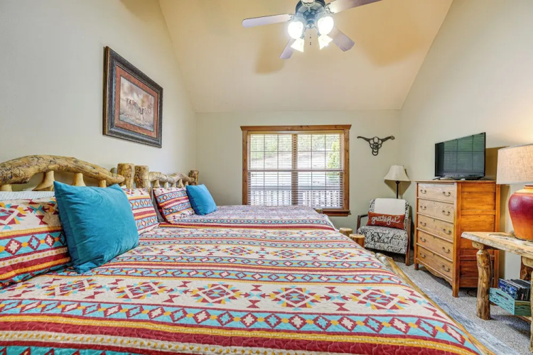 Branson West Family Cabin Near PGA Golf Course!