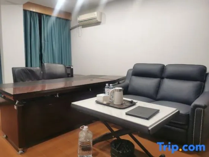 1 Bedroom Business Double Suite
