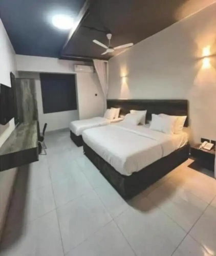 Deluxe Triple room with city view