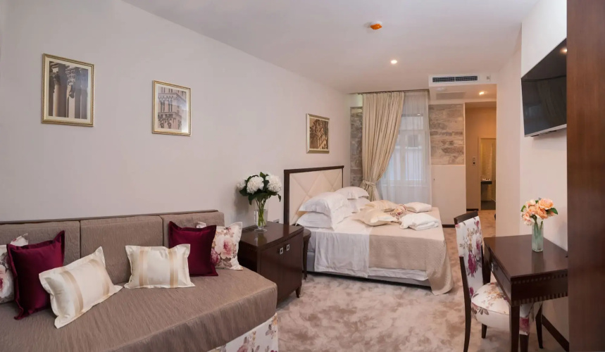 Antique Split Luxury Rooms