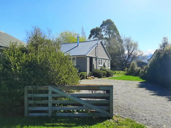 2 Bedrooms Cottage