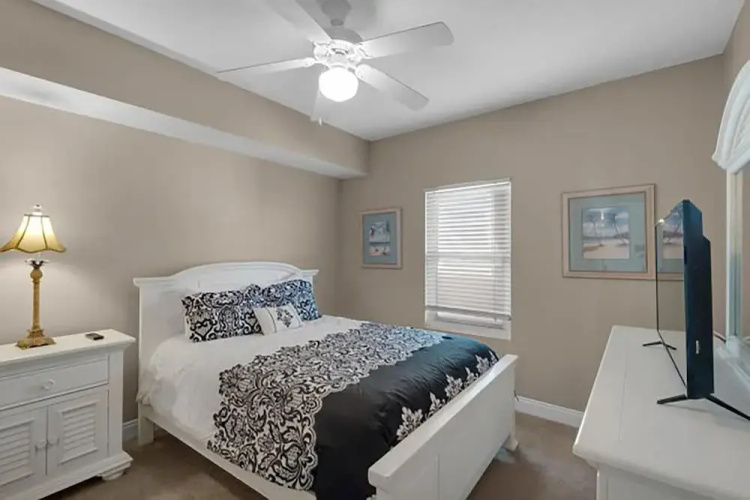Calypso 2-2108 West