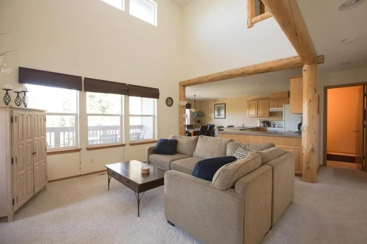 4 Bedrooms Apartment