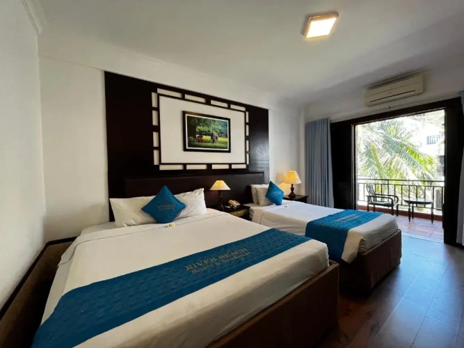Standard Triple room with balcony