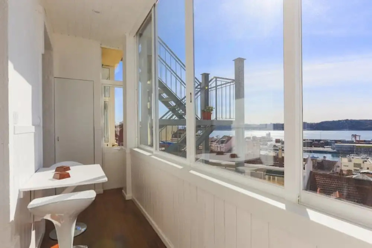 Airy Lapa 2 BR River and Bridge Views AC