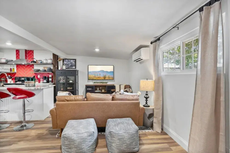 Renovated Bungalow With Work Space Kitchen Patio