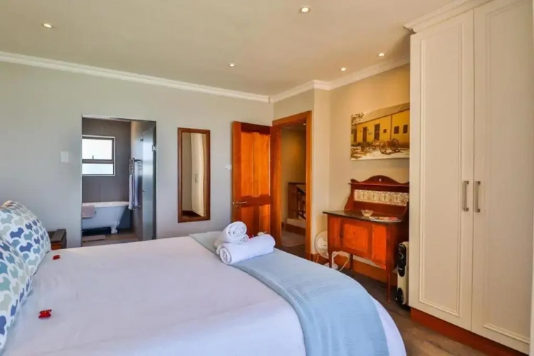 3 Bedrooms Apartment