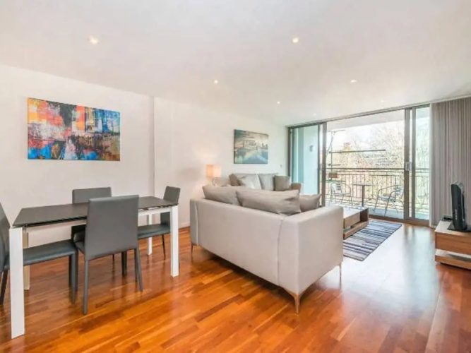 Central Waterloo 2 Bedroom Apartment With Balcony