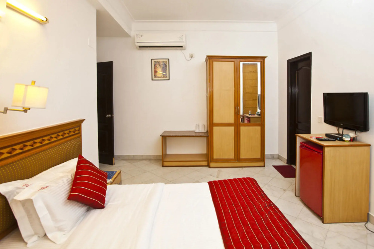 Hotel Mall View by OYO Rooms