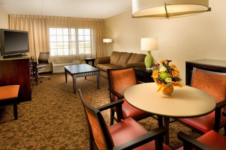 DoubleTree by Hilton Sterling - Dulles Airport