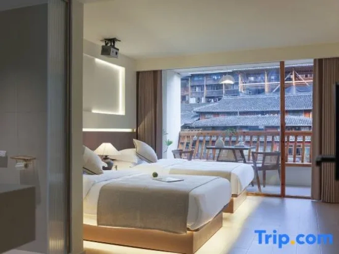 Standard Twin room with balcony