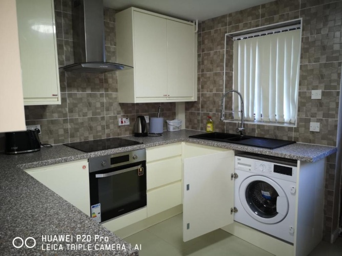 4 Bedrooms Apartment