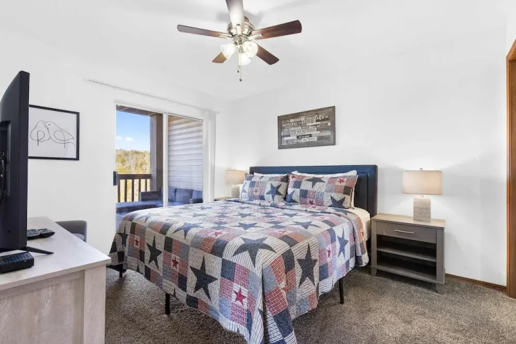 Scenic Lakeview Stay for 5!