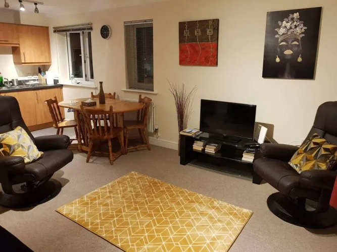 2 Bed Apartment - Sleeps 5 - Wifi - Parking - Pets