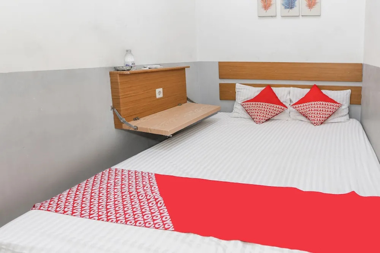 OYO 93584 RukotelNearICE BSD