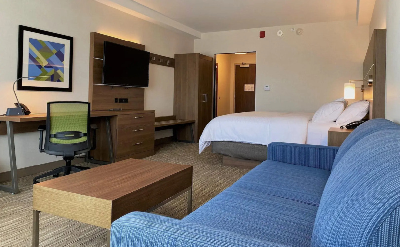 Holiday Inn Express & Suites Aurora by IHG
