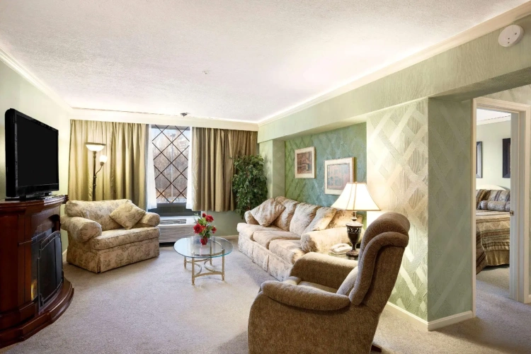 Deluxe Double Suite