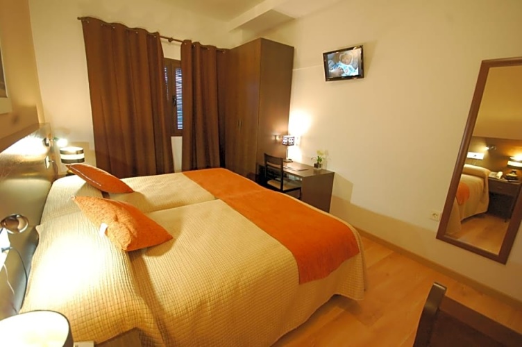 Standard Twin room with view
