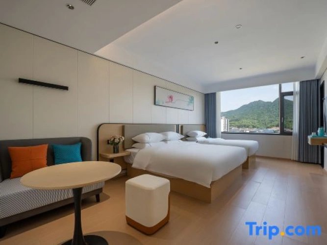 Standard Family room with mountain view