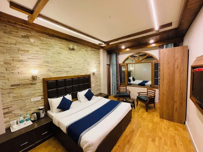 1 Bedroom Deluxe Double room with land view