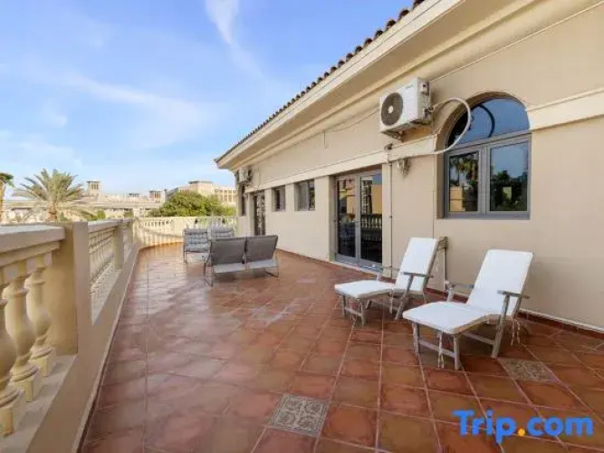 Luxury 5BR+M Private Villa | Direct Beach Access