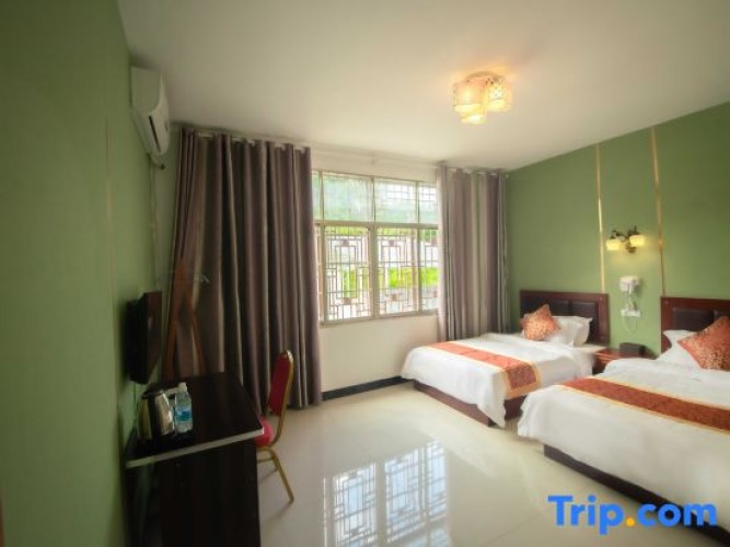 Standard Twin room with mountain view