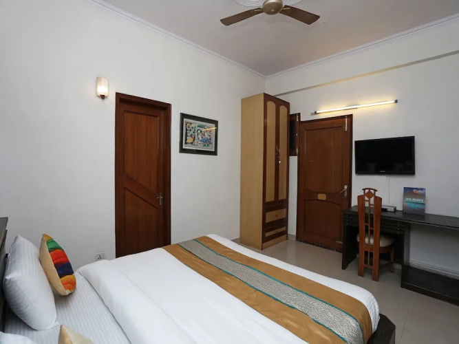 OYO 14306 Advantage Homes