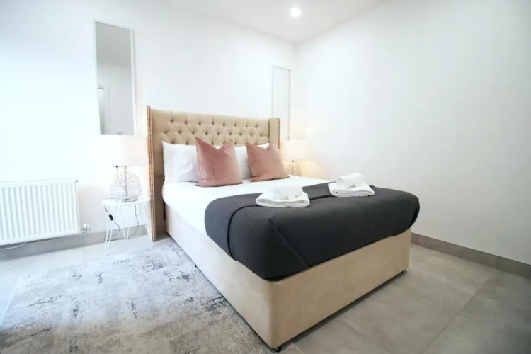 NEW Spacious 2 Bed Getaway - Private Courtyard! - Underfloor Heating