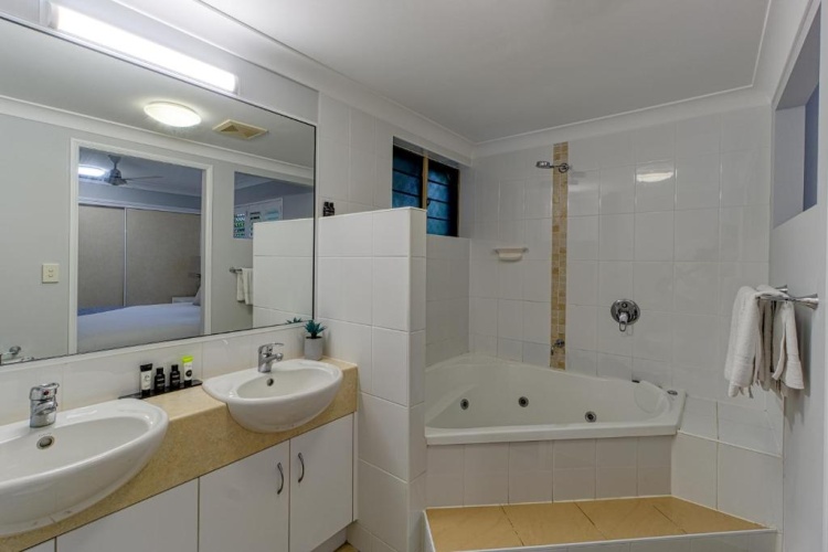 2 Bedrooms Quadruple Apartment