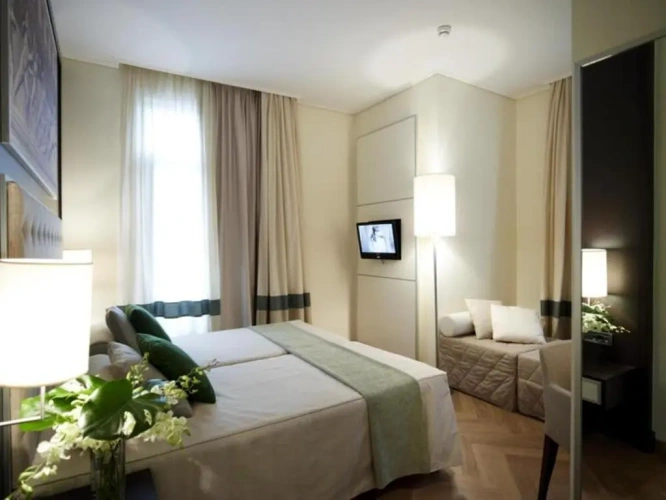 Standard Triple room