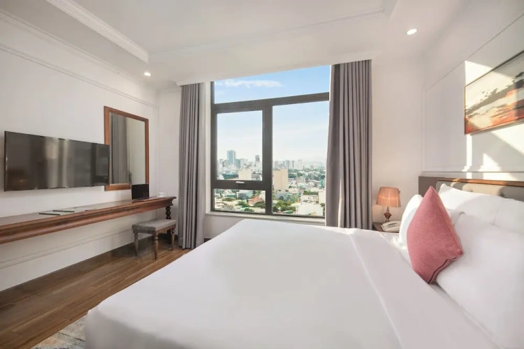 Deluxe Double room with city view