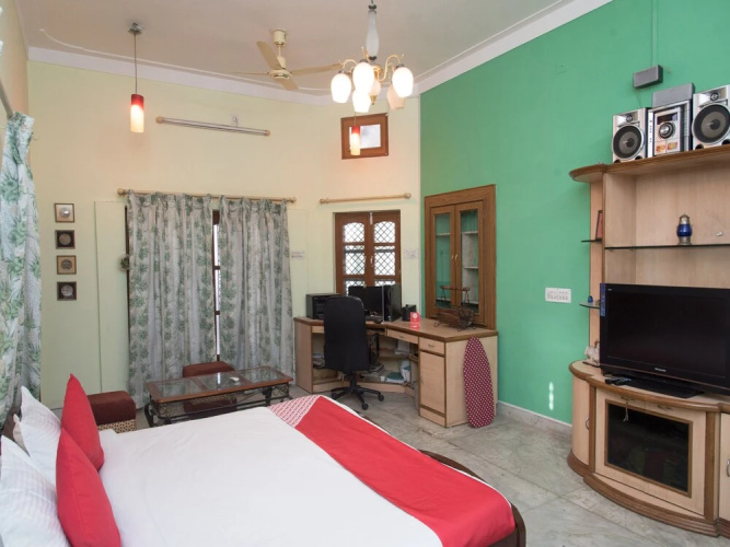 OYO Home 12830 Charming 3BHK