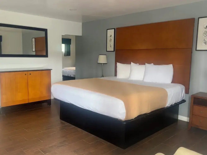 Oceanside Inn & Suites
