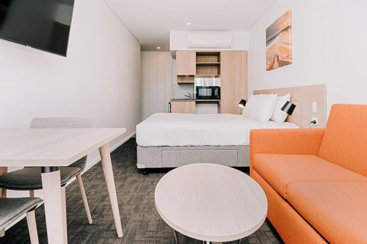 Tom's Court Hotel