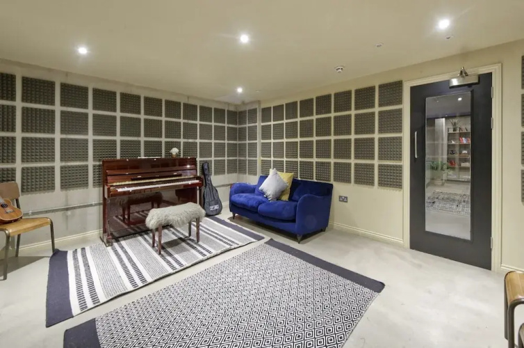 Bright Student Studio in Hammersmith
