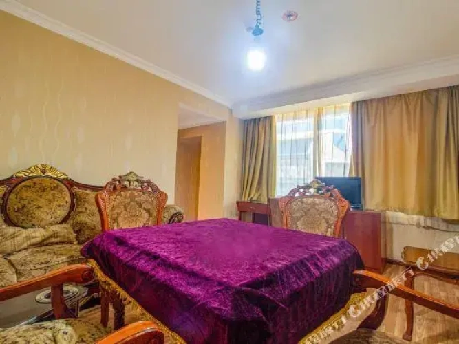 Deluxe Suite