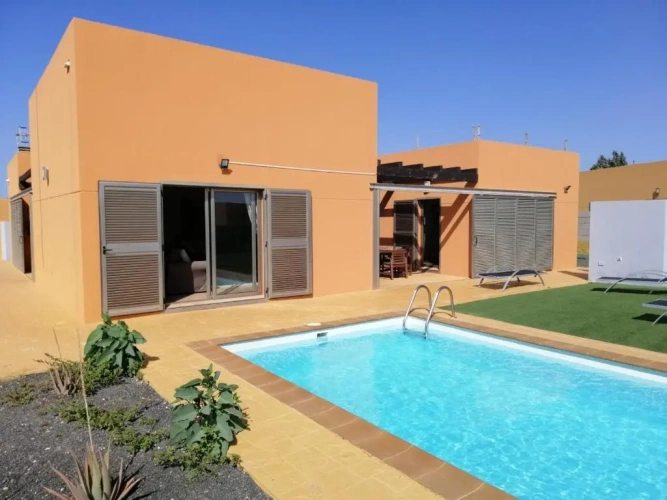 3 Bedrooms Villa
