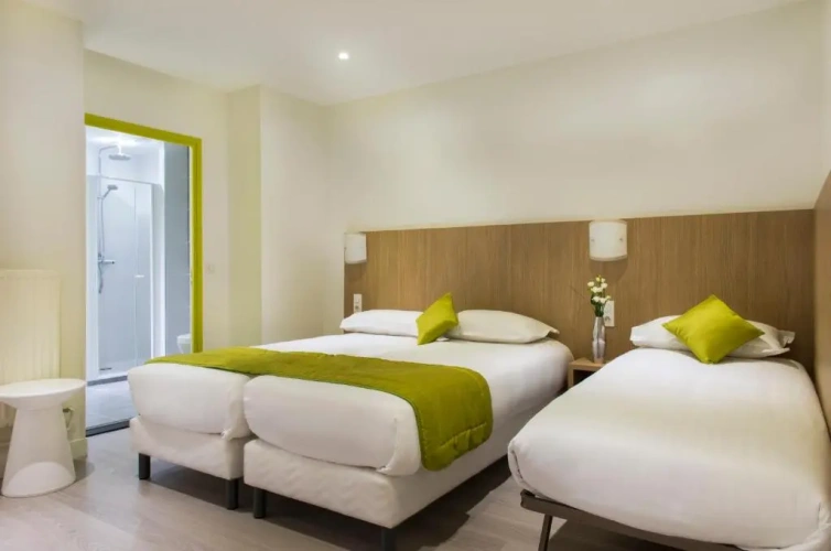 Standard Triple room