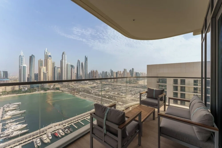 3 Bedrooms Apartment