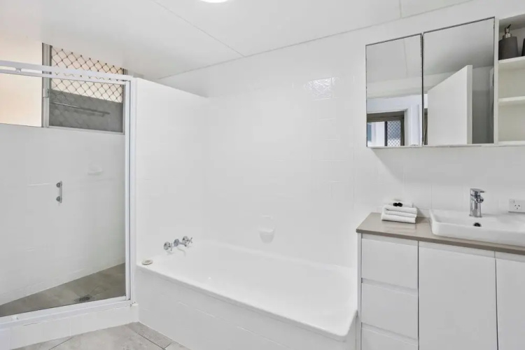 Iconic Burleigh Beachfront Apartment
