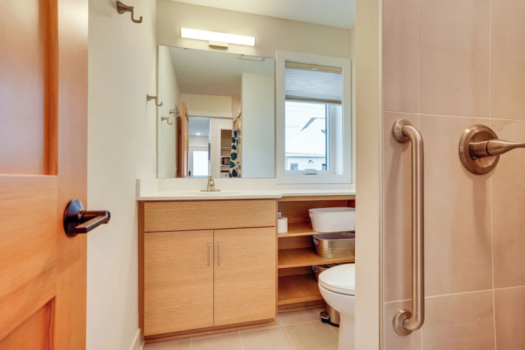 < 1 Mi to Carleton College: Wfh-friendly Apartment